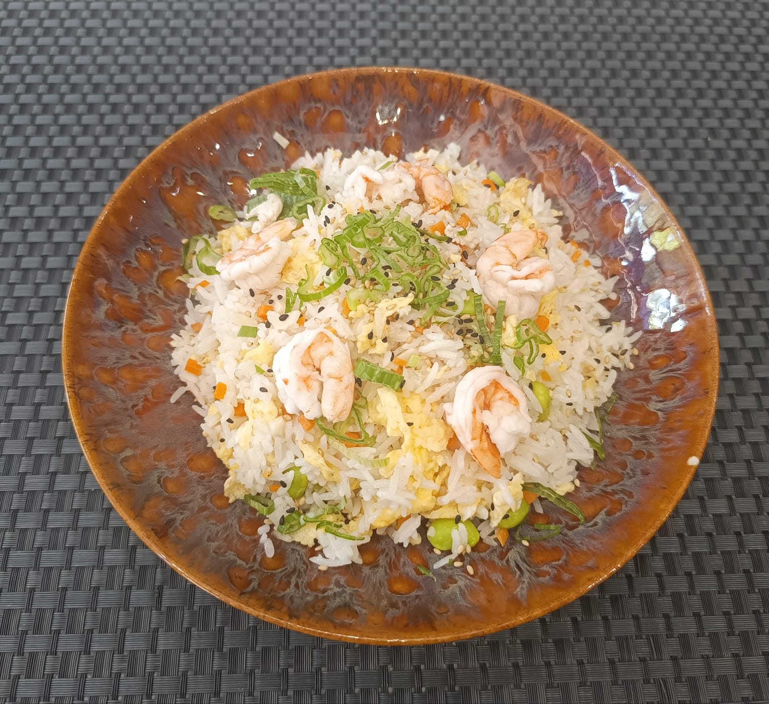 Arroz frito con gambas