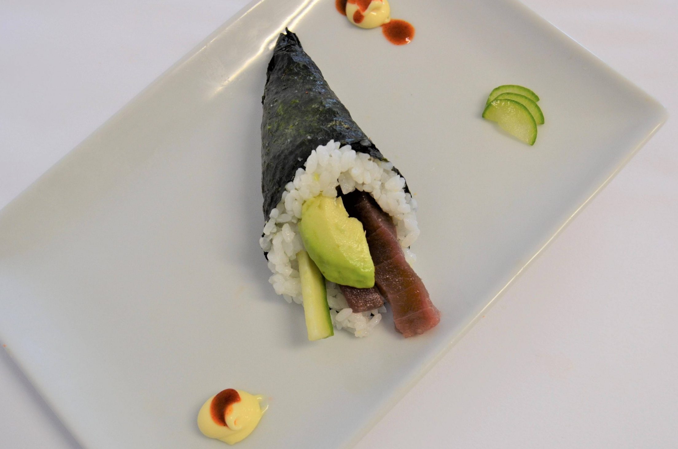 Temaki de atún y aguacate  x1
